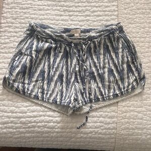 J. Crew pull on Blue Patterned Shorts
